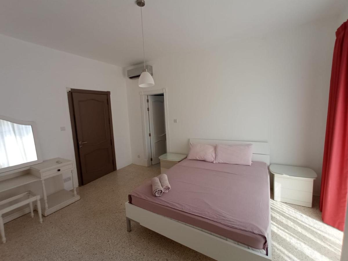 Modern Bedroom Gzira Exterior photo